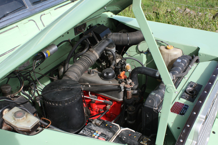 Fájl:LRgalery12 1981 Landrover Series 3 SWB Engine Bay.JPG