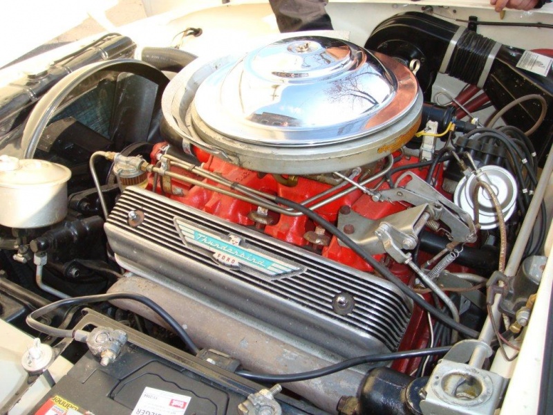 Fájl:Veteran-Ford-Thunderbird-motor.jpg
